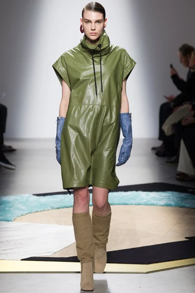 Look 28